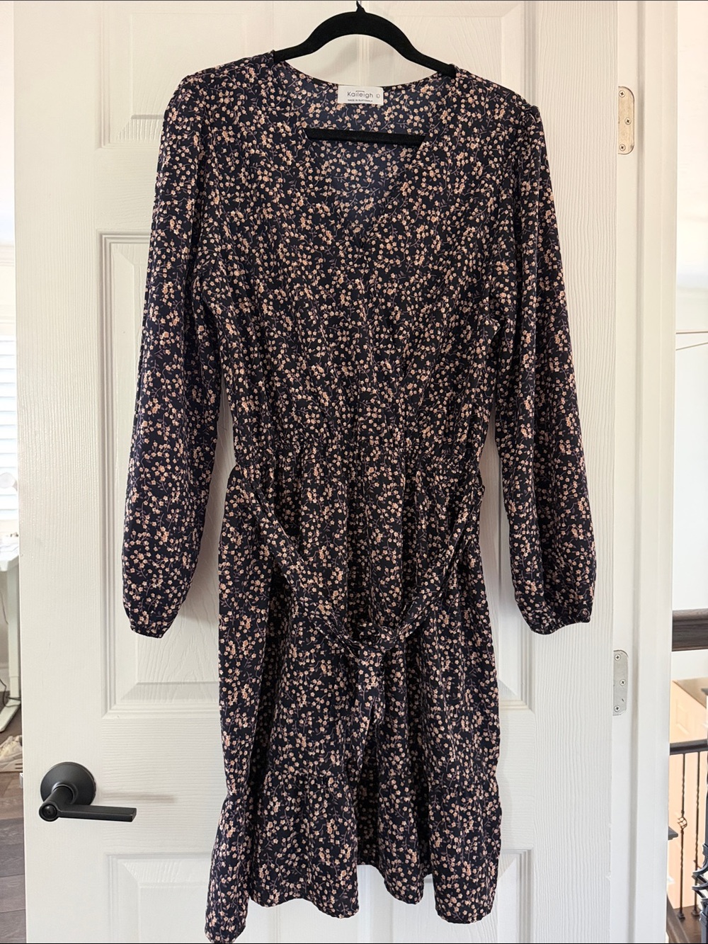 Kaileigh Navy Long Sleeve Floral Tie-Waist Dress with Blush Print size lg